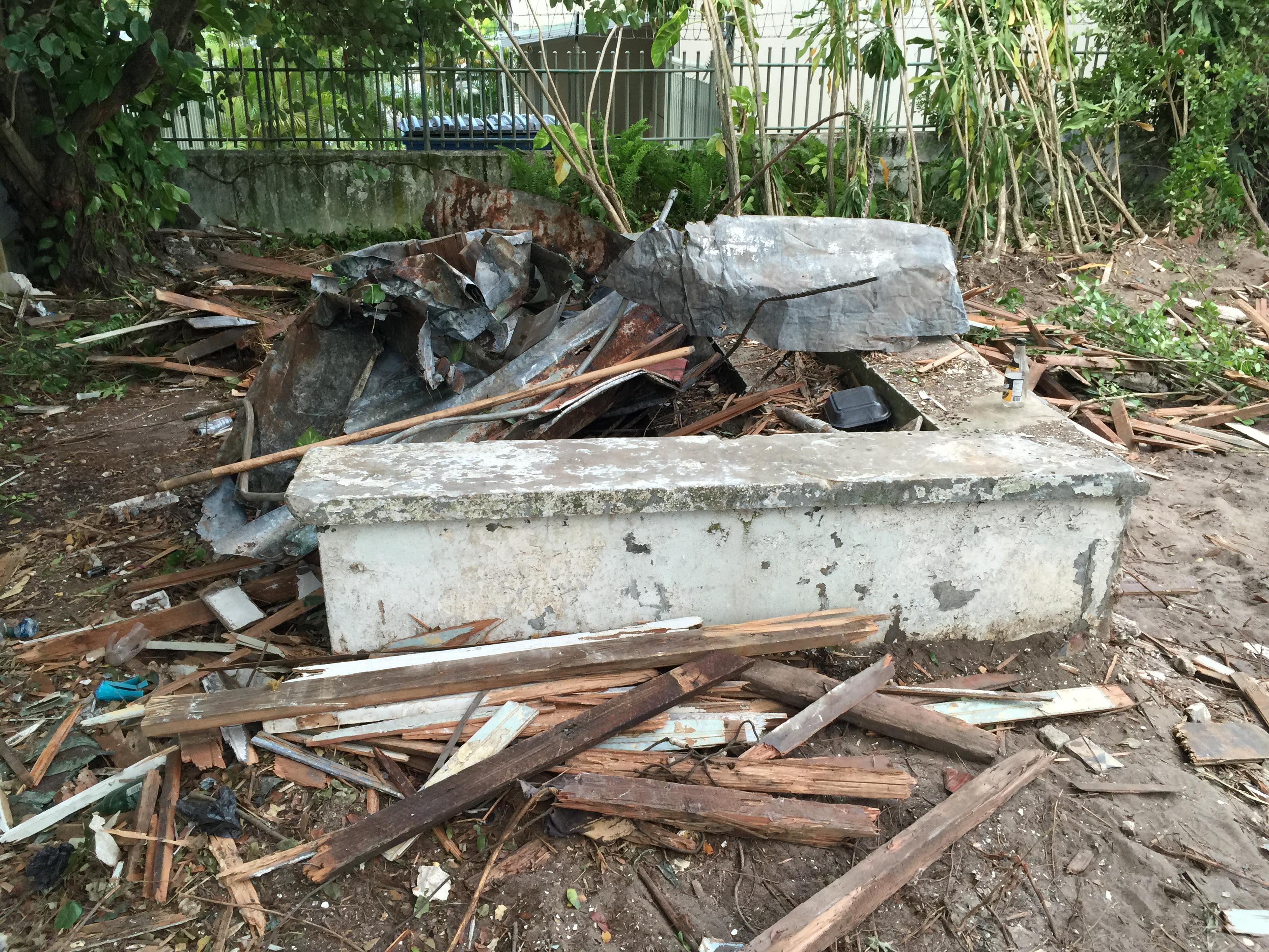 Demolición Casa en la Calle Cuevillas 557 - San Juan (Miramar) - 2015 00004